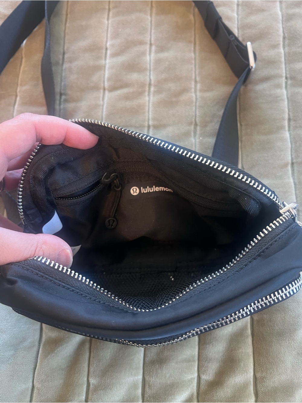 Lululemon Everywhere Crossbody Bag 2L - Picture 7 of 7
